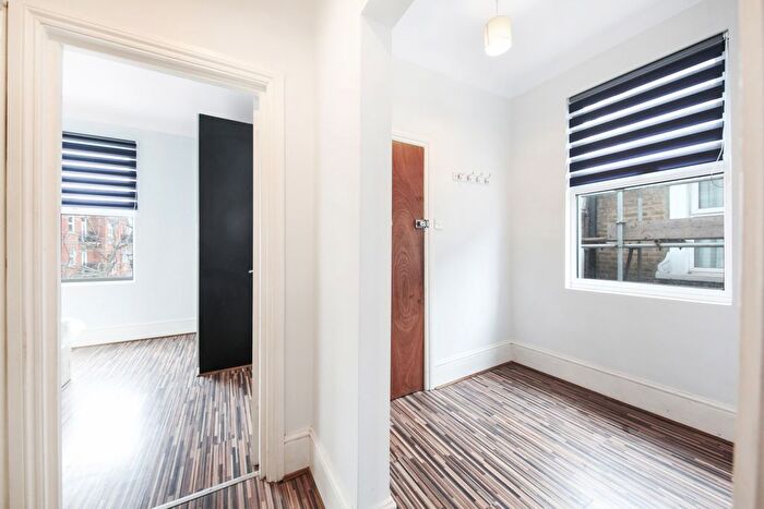 2 Bedroom Flat To Rent In Blythe Road, London, W6