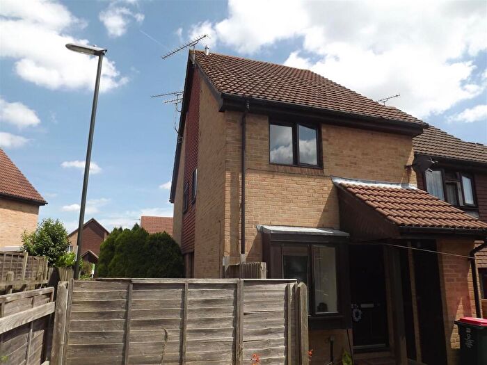 1 Bedroom House To Rent In Ifield, RH11