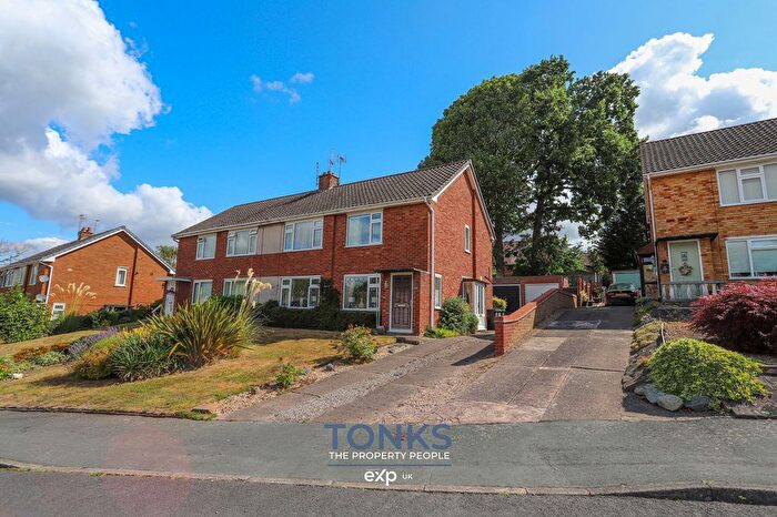 2 Bedroom Maisonette For Sale In Grange Crescent, Halesowen, B63