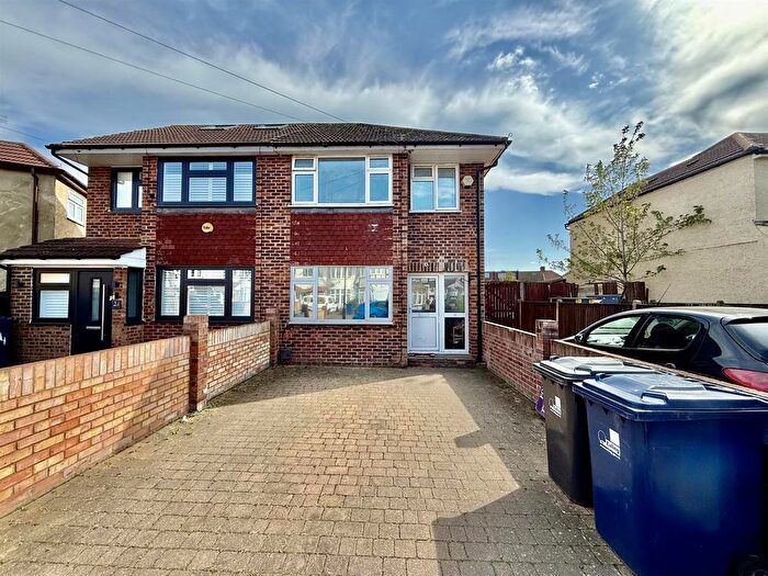 3 Bedroom Semi-Detached House For Sale In Lawson Road, Southall, UB1
