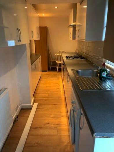 2 Bedroom Maisonette To Rent In Stratford Road, Yeading, Hayes UB4