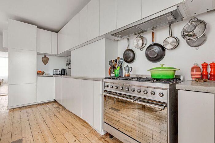 1 Bedroom Flat To Rent In Southwell Road, Camberwell, SE5