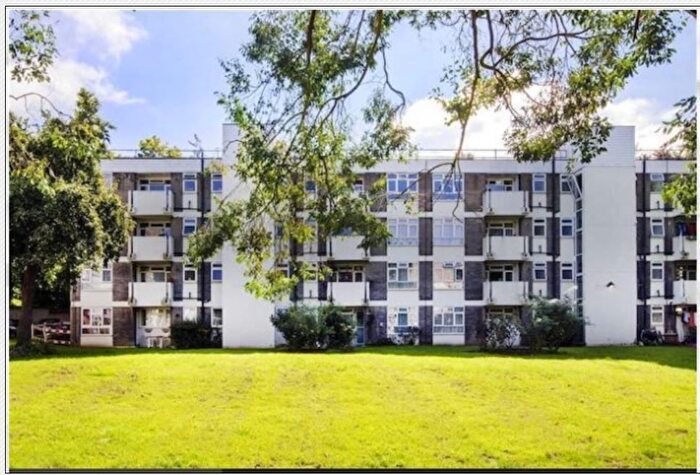 3 Bedroom Flat To Rent In Hermitage Lane, London, NW2