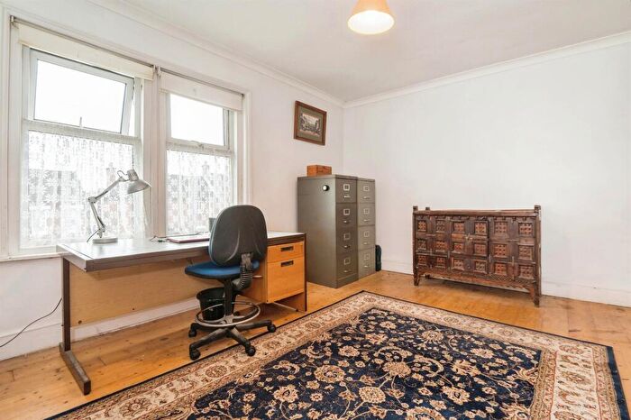 3 Bedroom Terraced House For Sale In Broadlands Road, Southampton, SO17