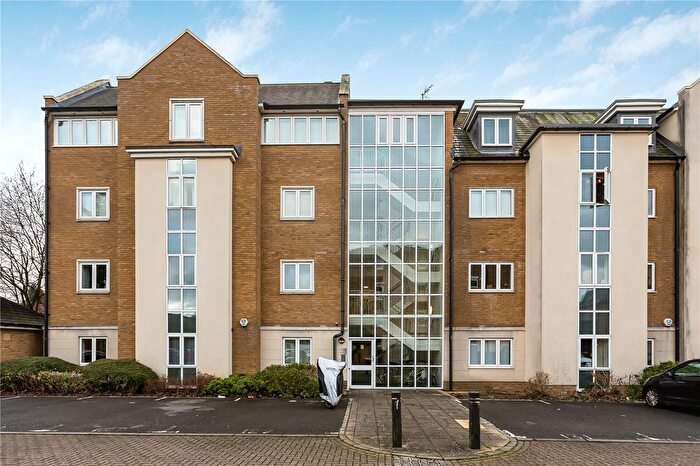 3 Bedroom Flat For Sale In Reliance Way, Oxford, OX4
