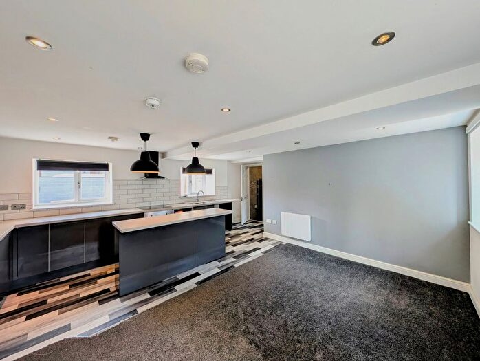1 Bedroom Flat To Rent In Flat, A Flanshaw Lane, Wakefield, West Yorkshire, WF2