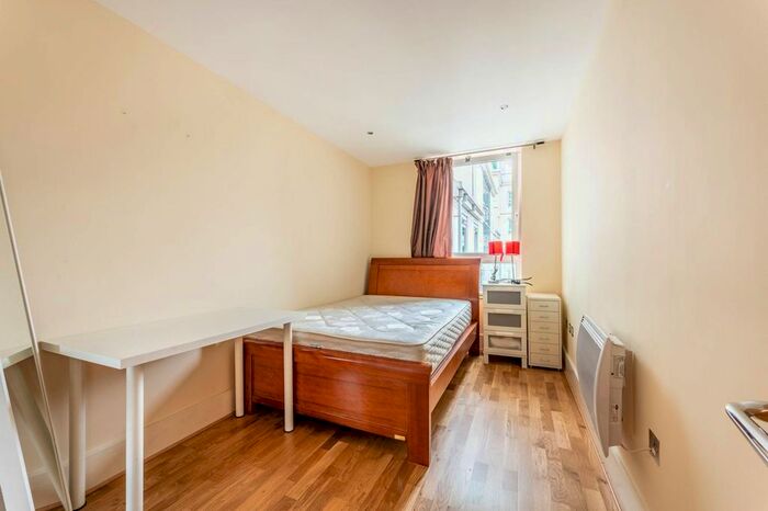 2 Bedroom Flat To Rent In St George Wharf, Vauxhall, London, SW8