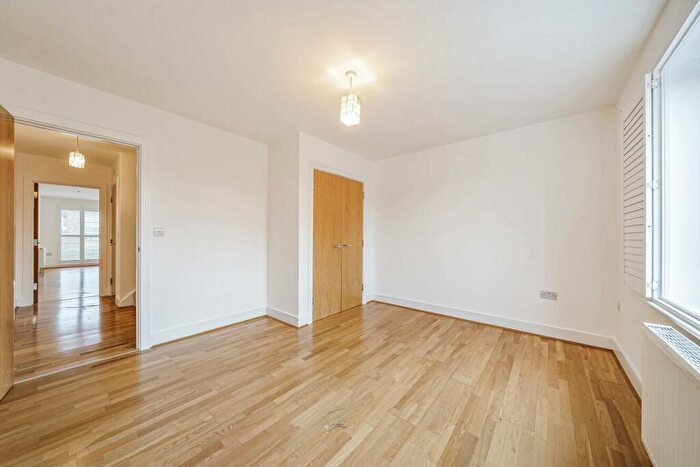 3 Bedroom Terraced House For Sale In Kingston Road, New Malden, KT3