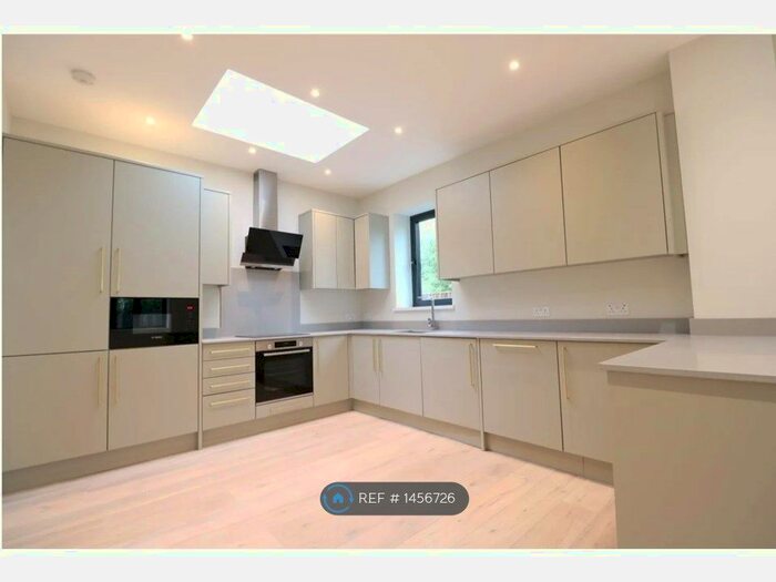 3 Bedroom Detached House To Rent In Albert Road, London, NW7