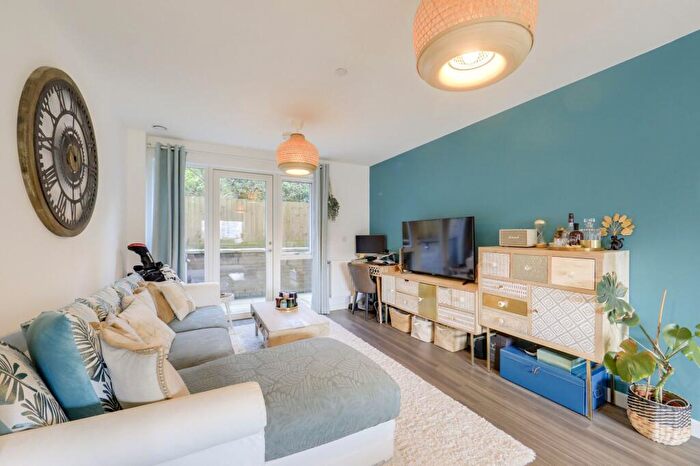 2 Bedroom Flat For Sale In Adenmore Road, Catford, SE6