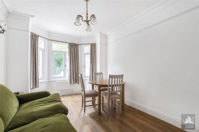 1 Bedroom Flat To Rent In Red Lion Square, London, WC1R