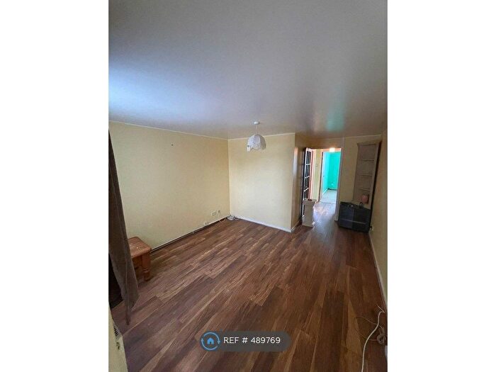 1 Bedroom Maisonette To Rent In Telford Drive, Slough, SL1