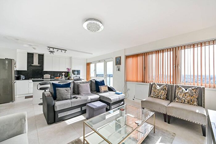 2 Bedroom Flat For Sale In Wheatlands, Heston, Heston, Hounslow, TW5