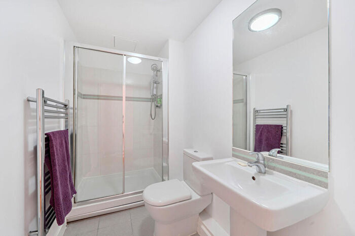 Studio For Sale In Heritage Ave, Colindale, London, NW9