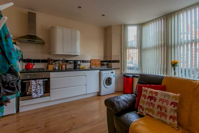 1 Bedroom Private Hall To Rent In Colum Road, Cathays, CF10