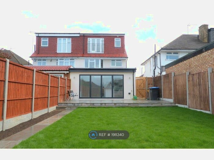 5 Bedroom Semi-Detached House To Rent In Branksome Way, Harrow, HA3