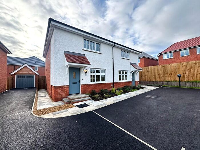 3 Bedroom Semi Detached House To Rent In Salers Fold, Bradley, Huddersfield, HD2