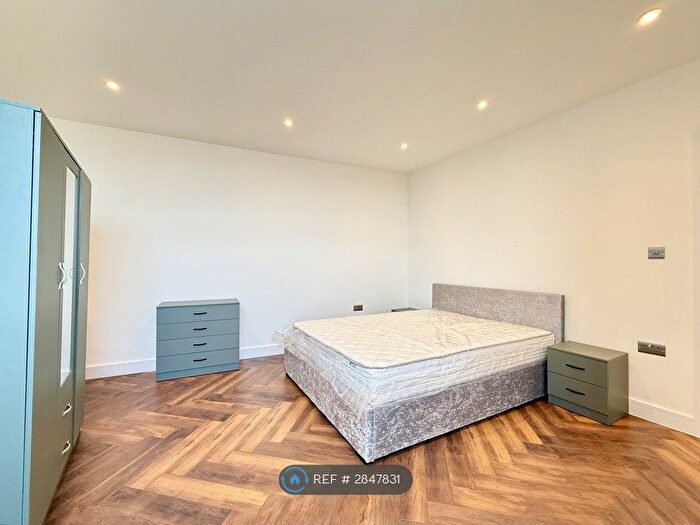 2 Bedroom Flat To Rent In Rushey Green, London, SE6
