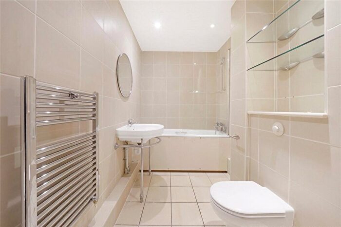 2 Bedroom Apartment To Rent In Artichoke Hill, London, E1W