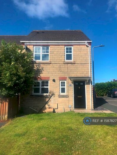 3 Bedroom End Of Terrace House To Rent In Braine Croft, Bradford, BD6