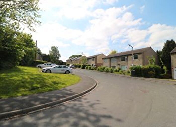 2 Bedroom Maisonette To Rent In Pasture Walk, Bradford, BD14