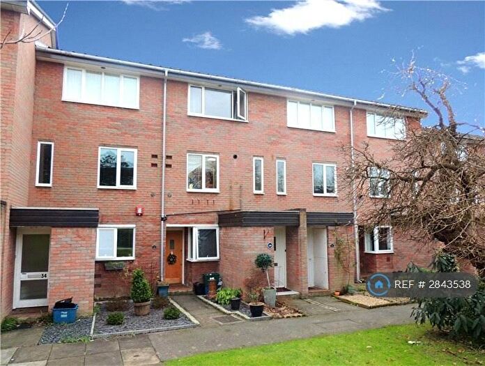 2 Bedroom Maisonette To Rent In Engadine Close, Croydon, CR0