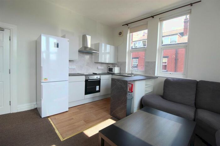 3 Bedroom Flat To Rent In Glebe Avenue, Kirkstall, Leeds, LS5