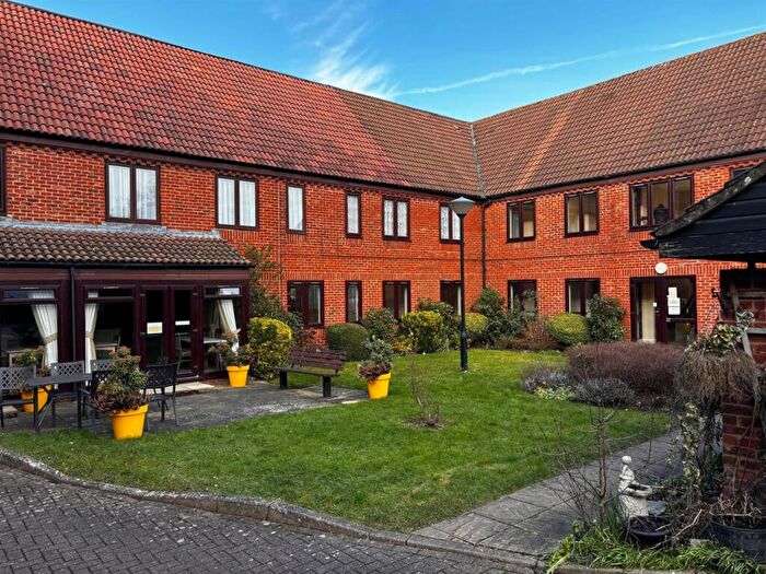 1 Bedroom Flat For Sale In Ashley Court, Hatfield, AL10