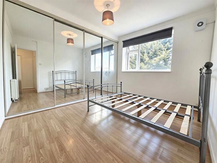 1 Bedroom Flat To Rent In Ridgeon Court, N22