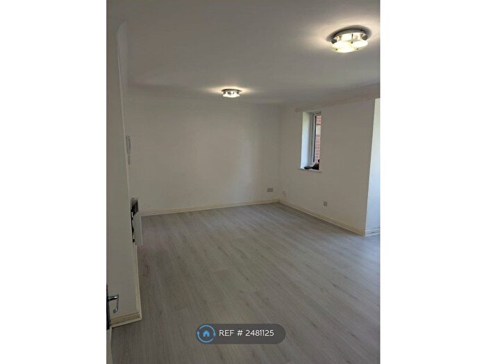 2 Bedroom Flat To Rent In Chandlers Drive, Erith, DA8