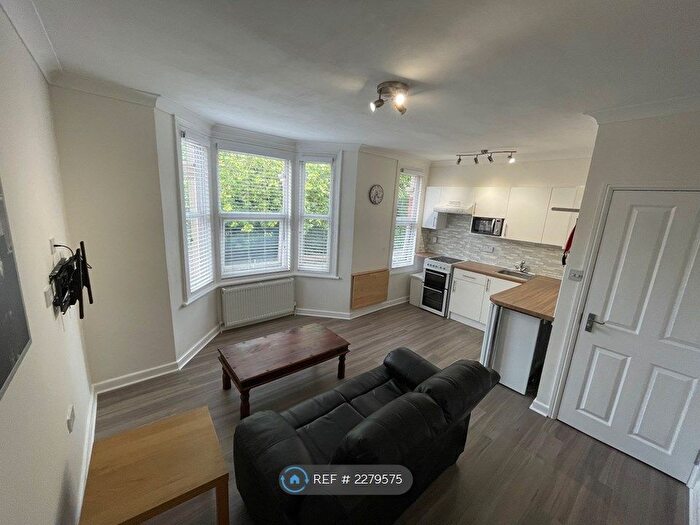 1 Bedroom Flat To Rent In Euclid Street, Swindon, SN1