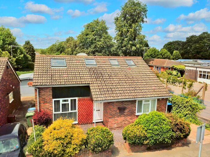 3 Bedroom Bungalow To Rent In Meadway Drive, Horsell, Woking, GU21