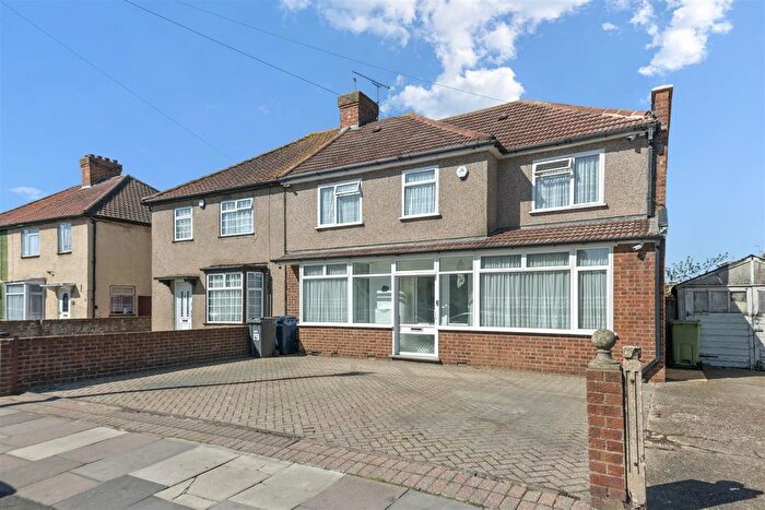6 Bedroom Semi-detached House For Sale In North Road, Southall, UB1
