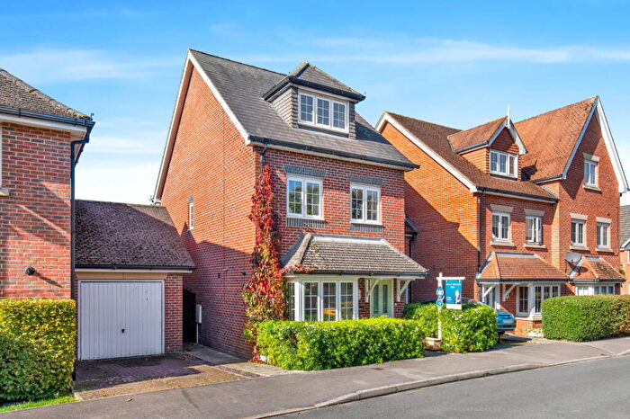 4 Bedroom Detached House For Sale In Sycamore Road, Lindford, Bordon, GU35