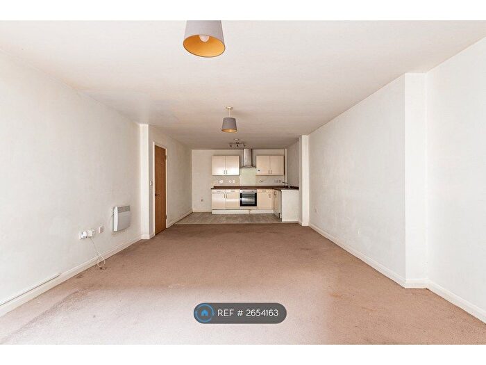 1 Bedroom Flat To Rent In Brook House, Chatham, ME4