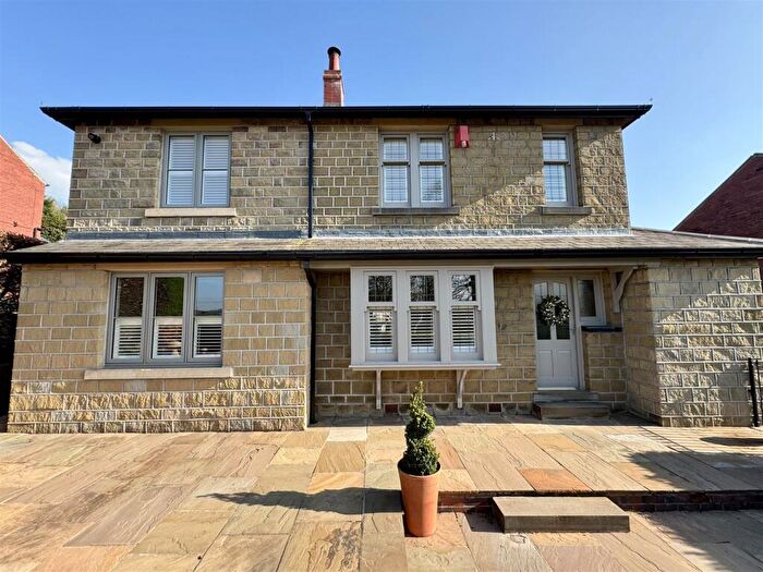 4 Bedroom Detached House For Sale In Chapel Hill, Clayton West, Huddersfield, HD8