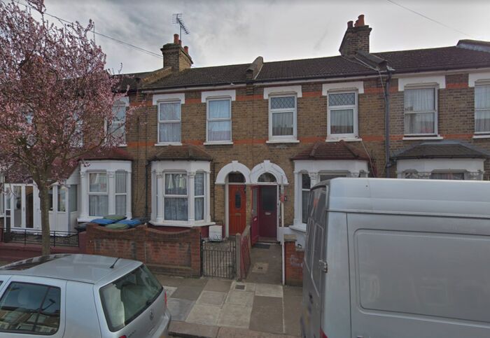 3 Bedroom Detached House To Rent In Alston Road, London N18