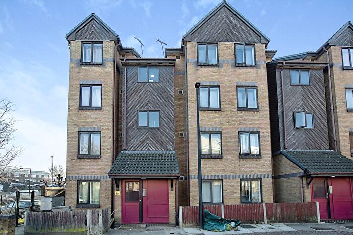 1 Bedroom Apartment To Rent In Dewberry Street, London, E14