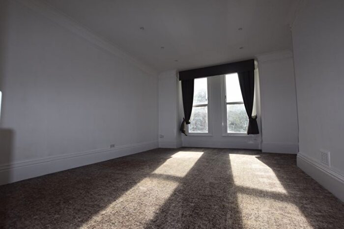 1 Bedroom Flat To Rent In Hamilton Drive, The Park, Nottingham, NG7