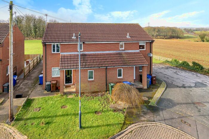 1 Bedroom Flat For Sale In Kelcbar Close, Tadcaster, North Yorkshire, LS24