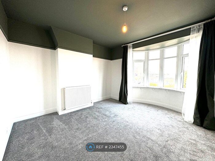 3 Bedroom Semi-Detached House To Rent In Buchan Grove, Crewe, CW2