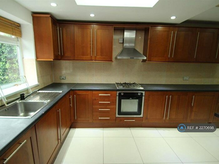 5 Bedroom Semi-Detached House To Rent In Houlditch Road, Leicester, LE2