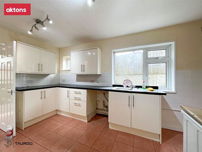 3 Bedroom End Of Terrace House For Sale In Mountain View, Pwllypant, Caerphilly, CF83