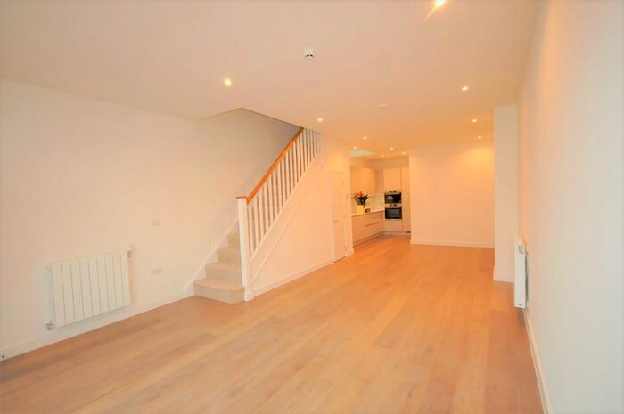 4 Bedroom Town House To Rent In Armstrong Close, Kidbrooke Village, SE3