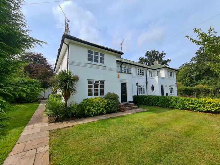 2 Bedroom Apartment To Rent In Broomfield Court, Sunningdale, SL5