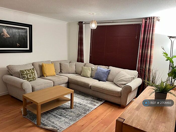 1 Bedroom Flat To Rent In Middlesex Gardens, Glasgow, G41