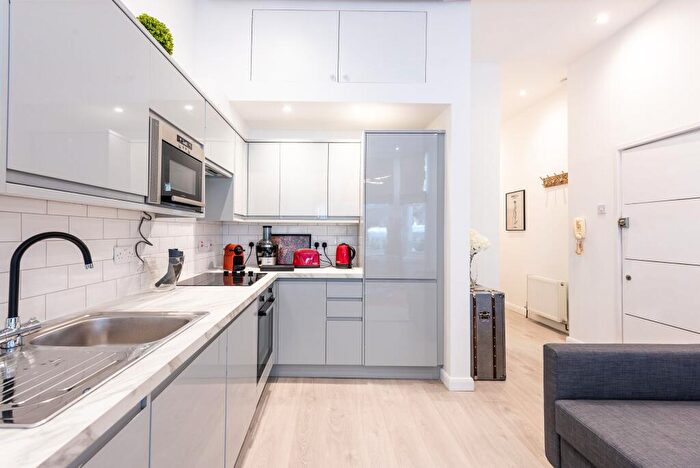 2 Bedroom Flat For Sale In Edith Grove, London, SW10
