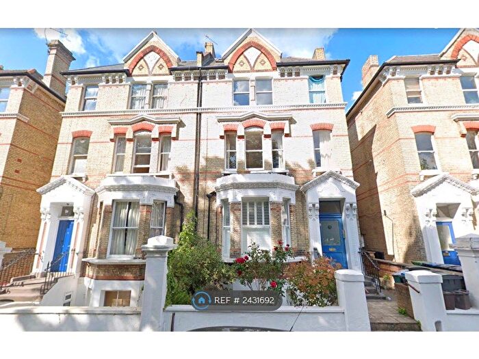 Studio To Rent In St. Andrews Square, Surbiton, KT6