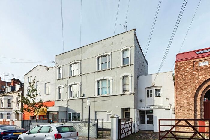 1 Bedroom Flat To Rent In Devonport Road, Shepherds Bush, W12