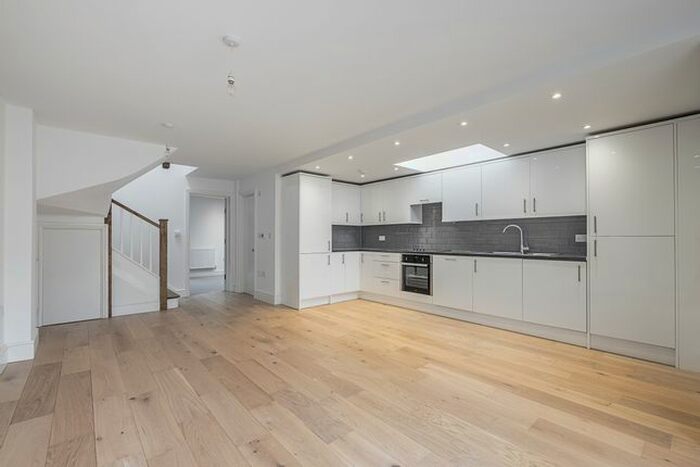 3 Bedroom Flat To Rent In Agamemnon Road, London, NW6